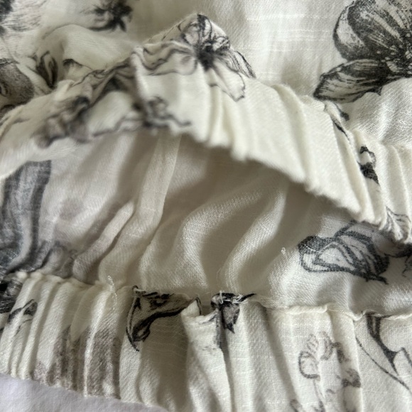 Floral Print Ruffle Sleeve Top - Picture 7 of 8